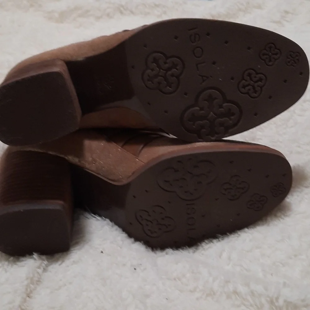 Isola larkin ankle